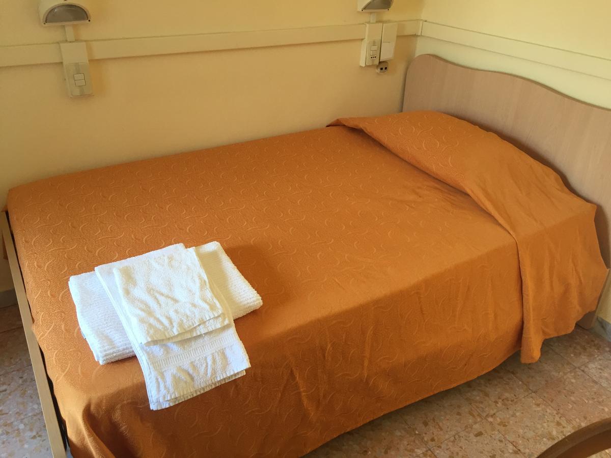 Hotel Il Castello Paola Eksteriør bilde